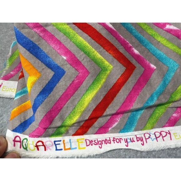 Aquarelle Poppy Euro Zigzag Pattern Fabric 1/2 yard x 42" - Picture 3 of 4